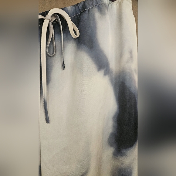 H&M Wide leg satin pull on Tie-Dye Pants in white/blue. Size Medium - Picture 6 of 14